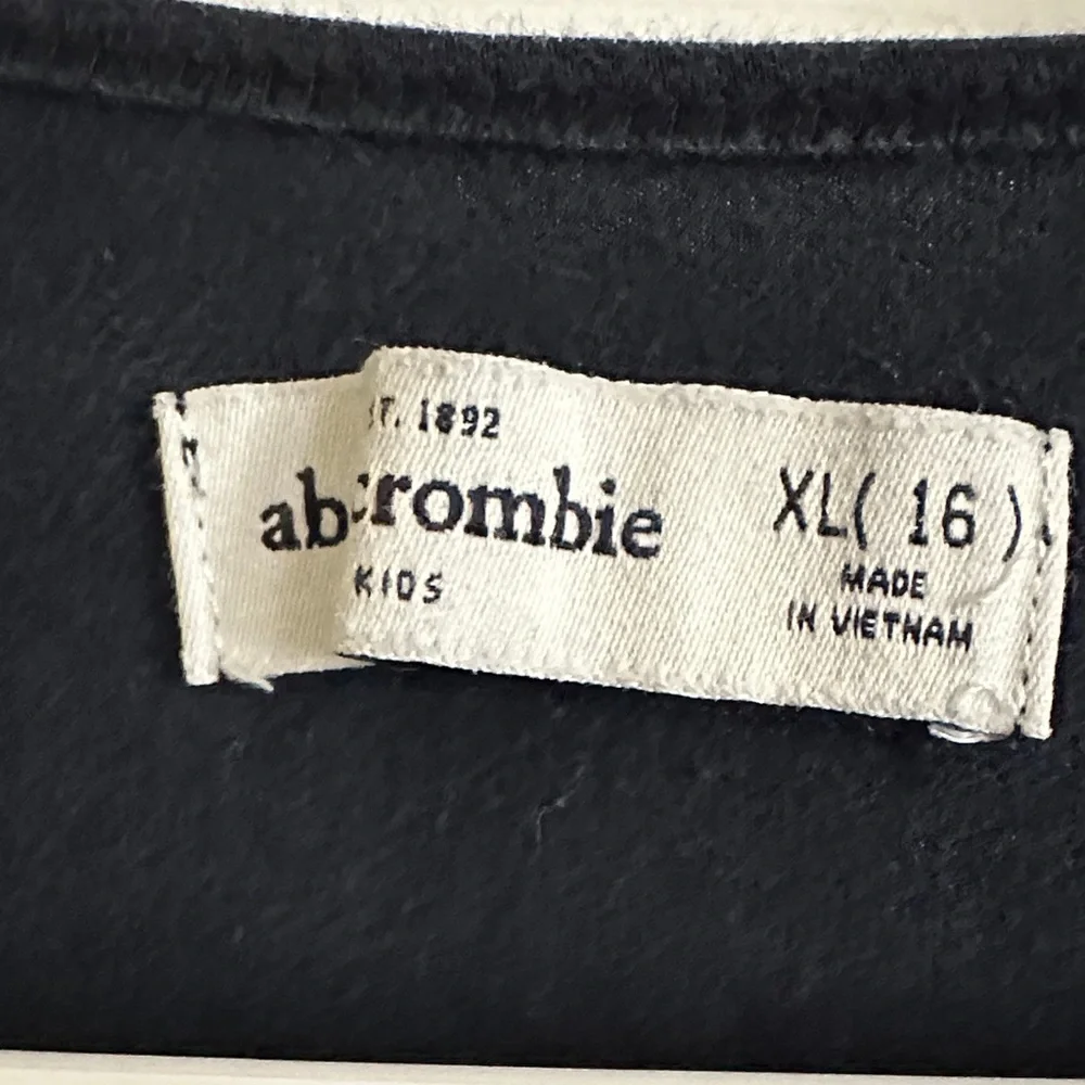 Abercrombie and fitch dark navy blue cropped top